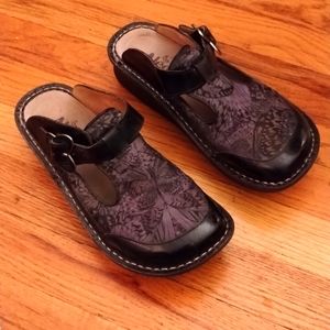 Algeria butterfly print clogs